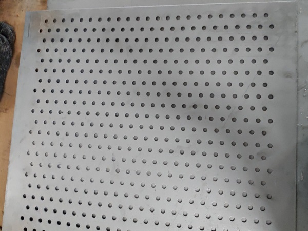 thép tấm đục lỗ