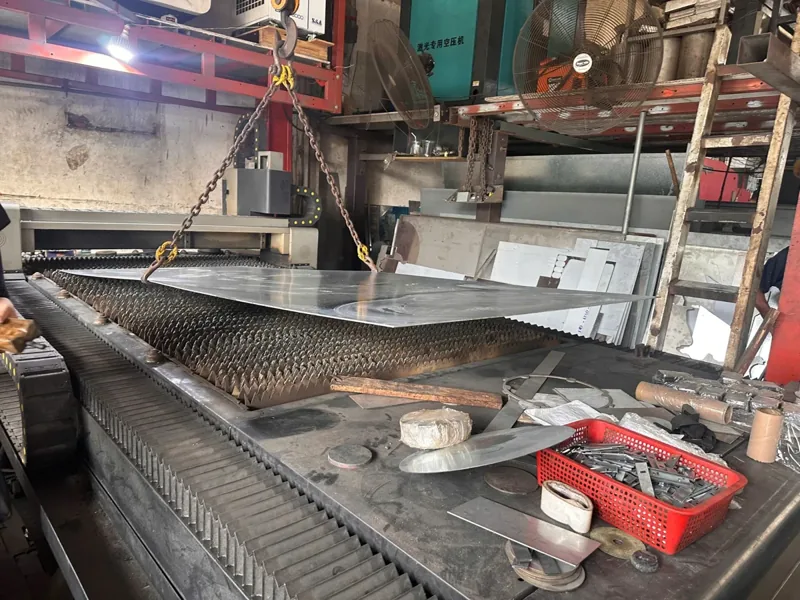 Cắt laser kim loại tại xưởng Cơ Khí Khởi Minh, TP.HCM
